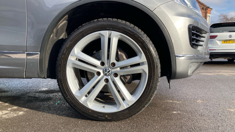 Volkswagen Touareg 3.0 V6 TDI BlueMotion Tech 262 R-Line 5dr Tip Auto Diesel Estate